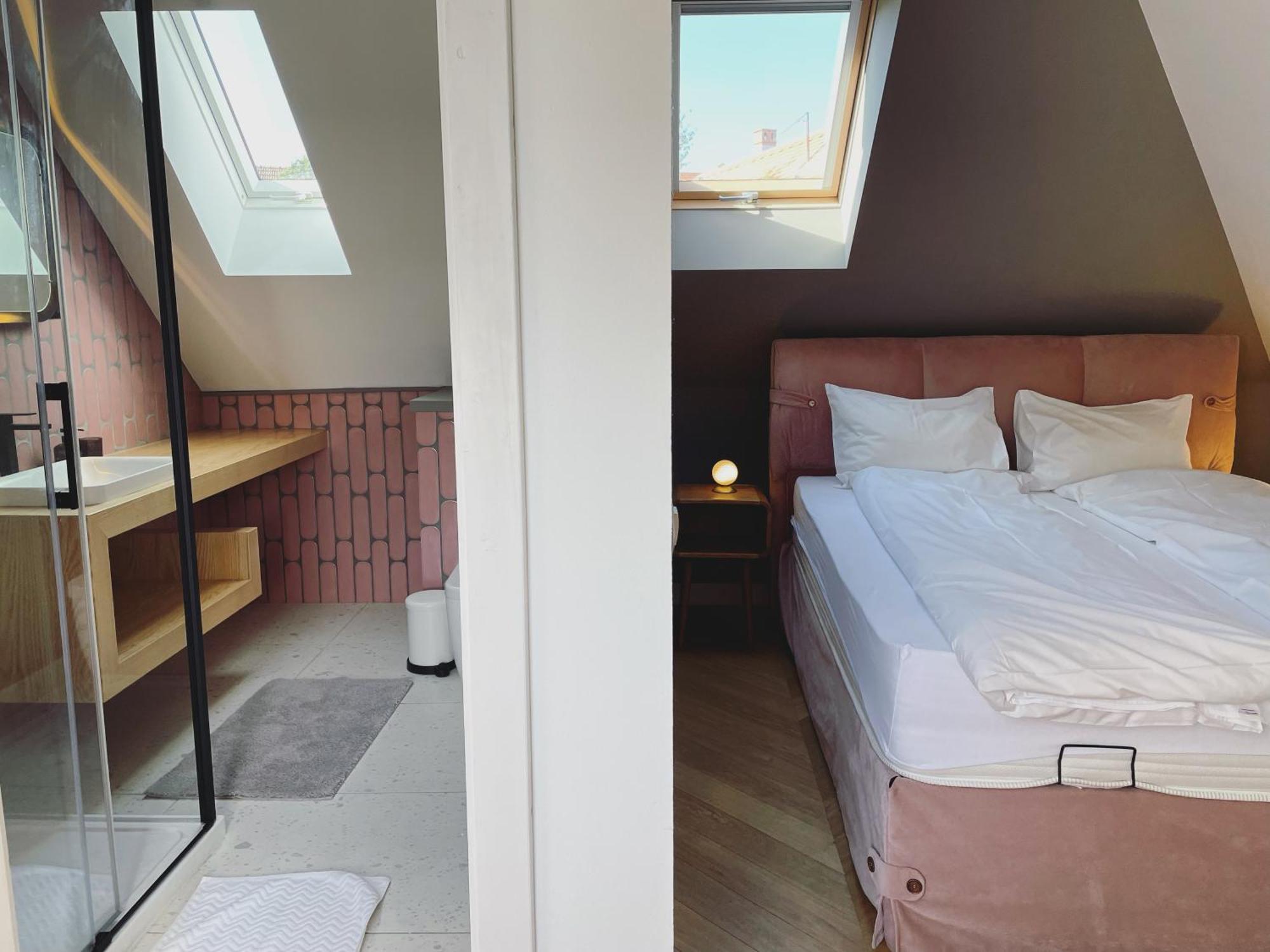 Frida Apartman, Exkluziv Varpanoramaval, A Belvaros Sziveben, Ingyenes Parkolassal Veszprém Екстериор снимка